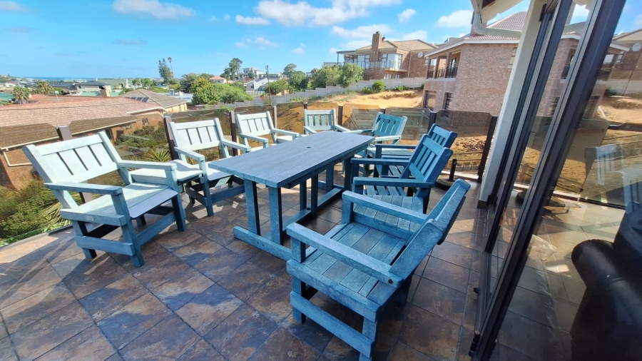 5 Bedroom Property for Sale in Stilbaai Wes Western Cape